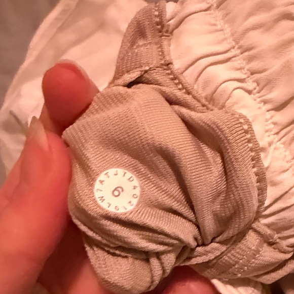 Lulu lemon running shorts - Picture 5 of 6